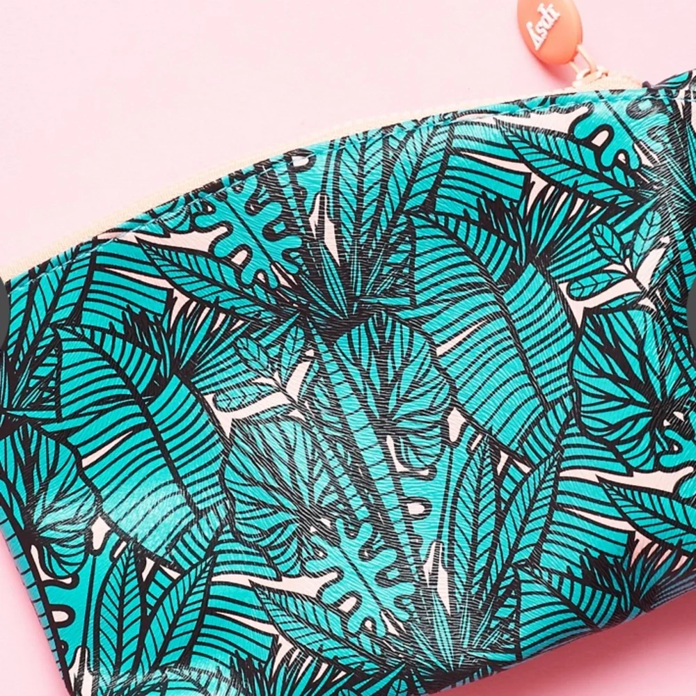 IPSY TROPICAL THEMED GLAM COSMETIC CLUTCH BAG